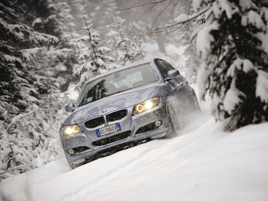  BMW 320d xDrive Sedan 2008 года  (фото 6 из 10)